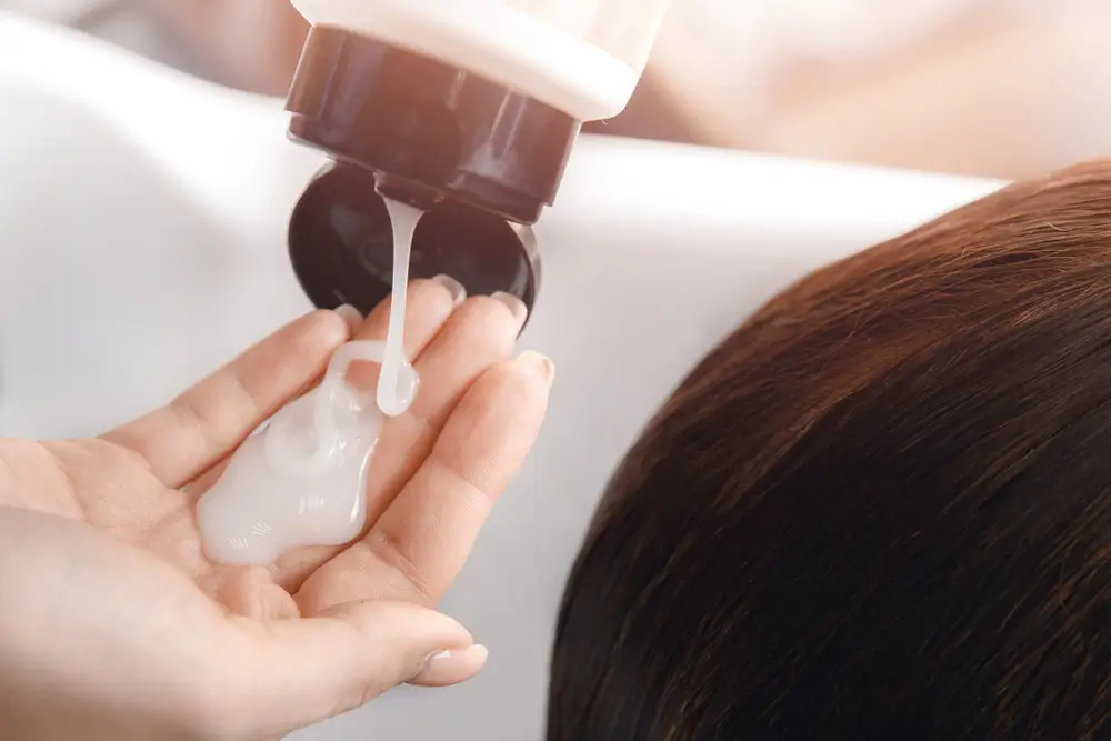 آنچه که باید در مورد یک نرم کننده موی سر بدانید