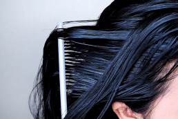 چربی موی سر به دلیل افزایش ترشحات بیش از حد غده‌های چربی بوده که زمینه‌ساز شوره سر نیز می‌شود.