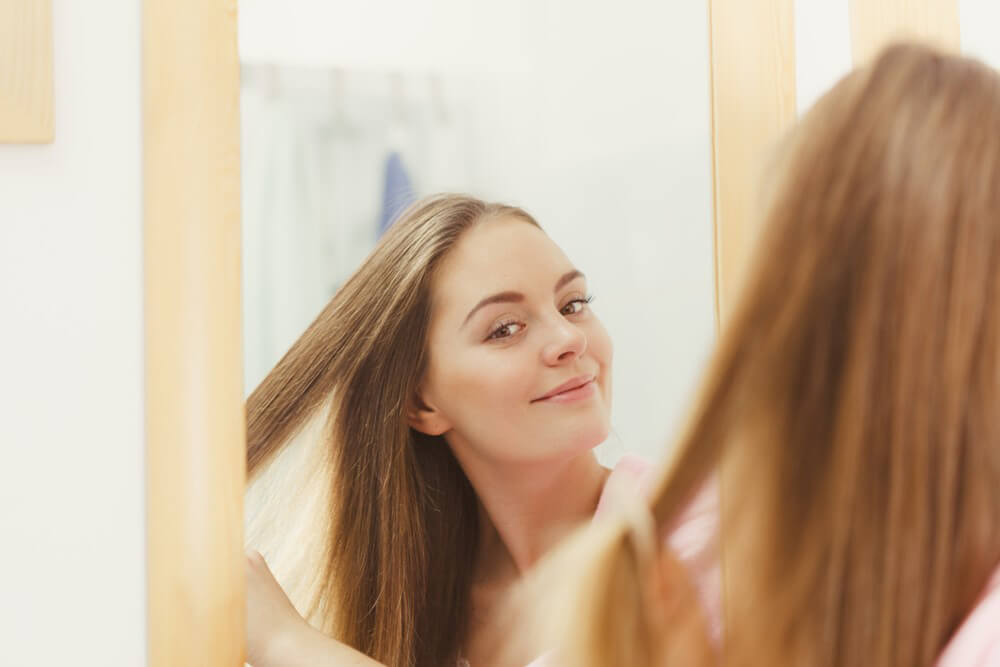 نرم کننده موی سر به عنوان عاملی برای حالت دادن و مرطوب نگه داشتن تارهای مو است.