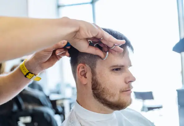 کوتاه کردن دوره‌ای نوک موها برای جلوگیری از موخوره، به عنوان راهی ساده برای مراقبت از موی معمولی محسوب می‌شود.